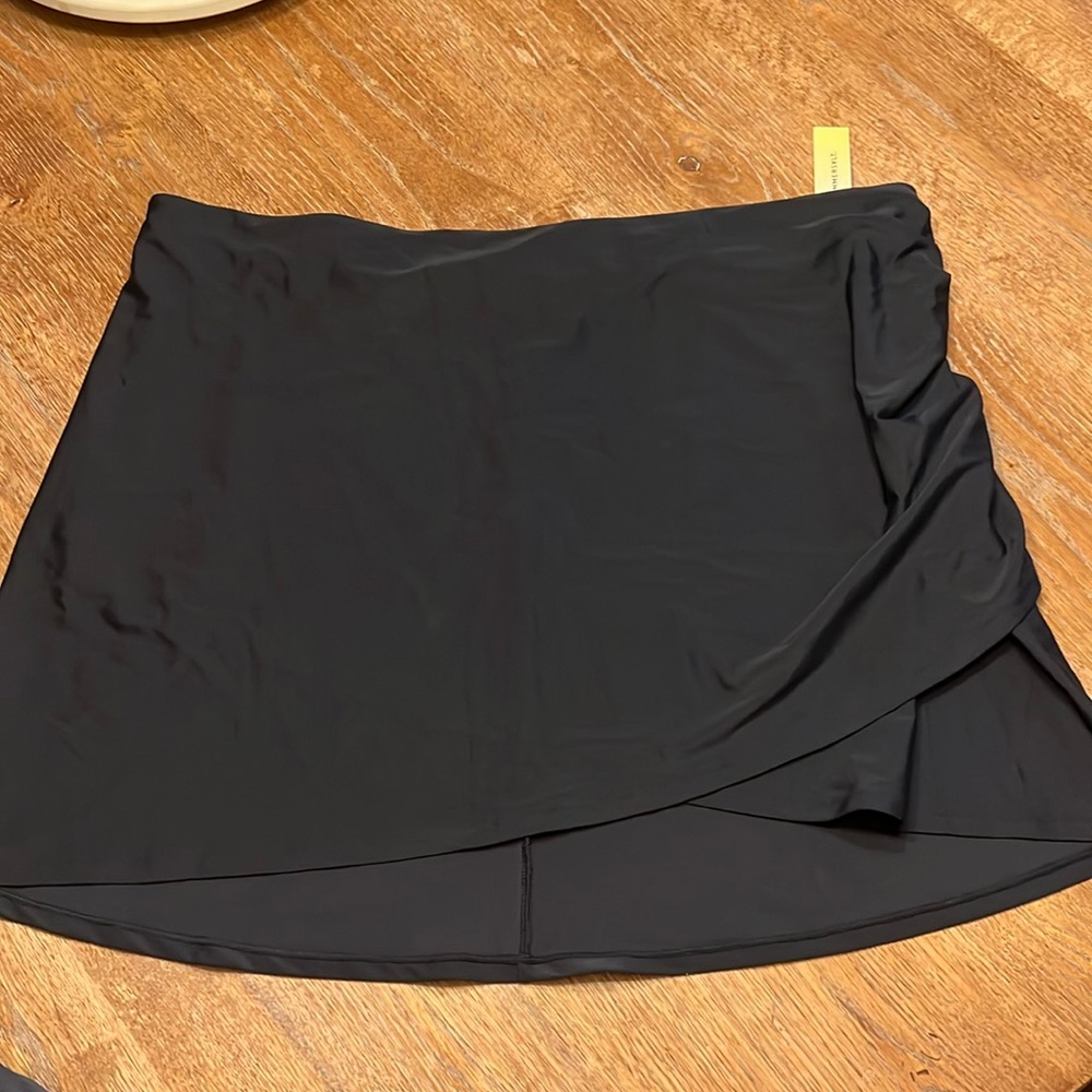 Summer Salt women’s 1x ruched skirt in black new with tag.